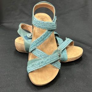 Taos Trulie Lake Blue Sandal size 37 (6-6.5)